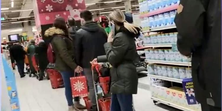 Fumătorii vor avea voie maxim 2 încercări când cumpără țigări, ca să nu mai țină coada