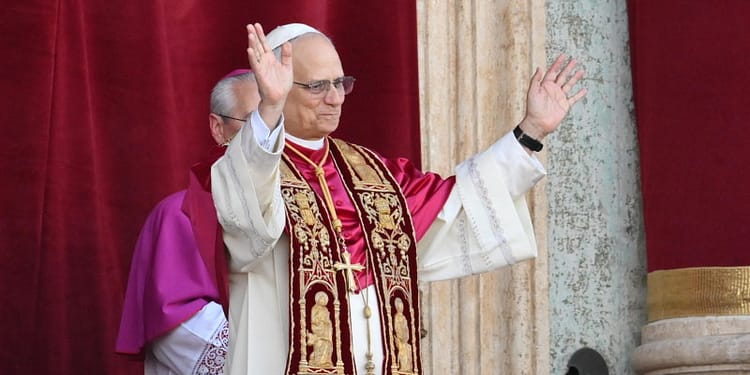 Noul papă se întoarce în Palatul Apostolic, renunțând la simplitatea aleasă de Francisc