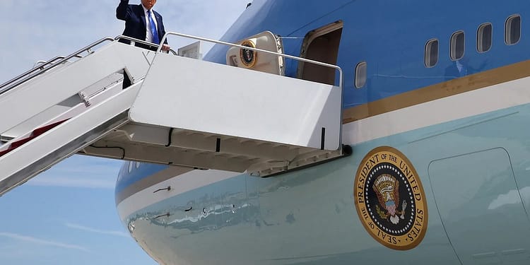 Cadourile primite de Trump în Orientul Mijlociu, „fără precedent”. „Veți vedea Qatar și Emiratele Arabe într-un fel de război al ofertelor”