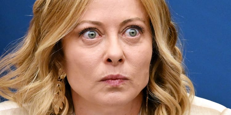 Giorgia Meloni dă de pământ cu politicile verzi ale UE: Industria auto a fost zdrobită de tranziția electrică