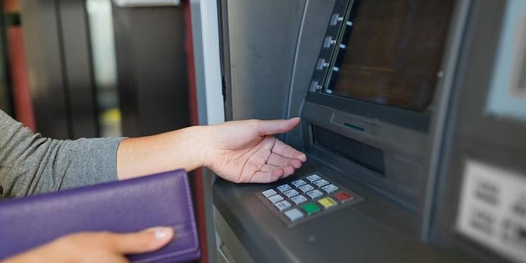 Plită fierbinte pe masa noului președinte: Decalajul salariilor nete dintre stat și privat a crescut puternic, după 3 ani de scădere. Salariile nete la stat – mai mari al 9-lea an la rând