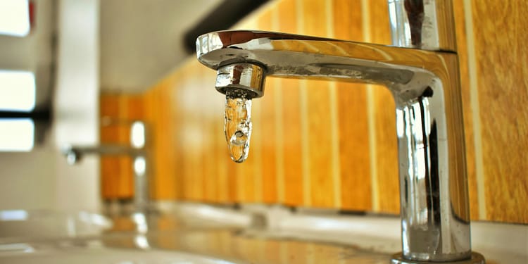 Cum poți reduce consumul de apă la jumătate fără să-ți schimbi stilul de viață