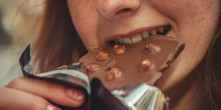 De ce vrem dulciuri exact când ne apucăm de dietă? Explicația surprinzătoare