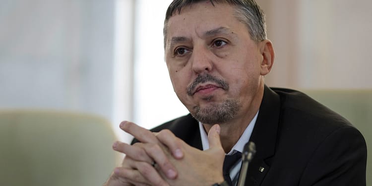 VIDEO Ministrul Educației a semnat ordinul pentru „butonul roșu” în școli: „Este un mecanism de protecție”