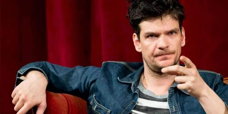 Acum, că a venit LGBT-ul la putere, Tudor Chirilă poate în sfârșit să joace în “Monoloagele vaginului”