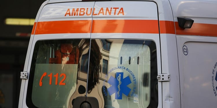 Adolescentul de 17 ani care a căzut de pe o stâncă a murit la spital