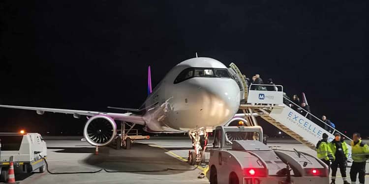 Scandal monstru la bordul unui avion Wizz Air, pe Aeroportul Otopeni. Intervenţie de urgenţă a poliţiştilor