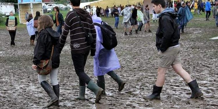 De ce se droghează lumea la festival? Fără droguri auzi muzica aia de kkt!