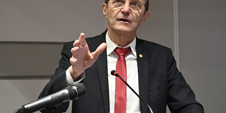Cum s-a creștinat poporul român față de celelalte popoare. Ioan-Aurel Pop, detalii despre „blestemul“ care a menținut creștinătatea la nord de Dunăre