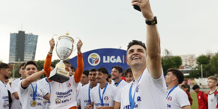 CS Dinamo a promovat în Liga 2! Meciul din tur a fost decisiv pentru formația lui Florin Bratu