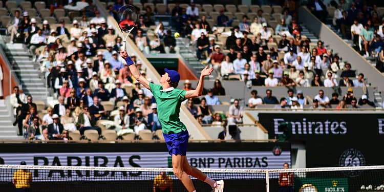 Ce a făcut Jannik Sinner în meciul cu „revelația” Bublik, în sferturile Roland Garros 2025. Avem semifinalele din turneul masculin