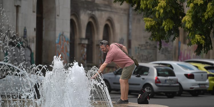 Alerta de caniculă a fost prelungită / Avertizare de furtuni și vijelii în jumătatea de nord a țării