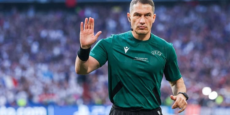 Istvan Kovacs nu a avut un meci ușor! Eliminare și penalty în PSG