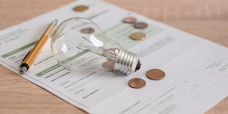 Cei mai ieftini furnizori de energie electrică după liberalizarea pieței din 1 iulie. Cum să alegi oferta potrivită pentru tine