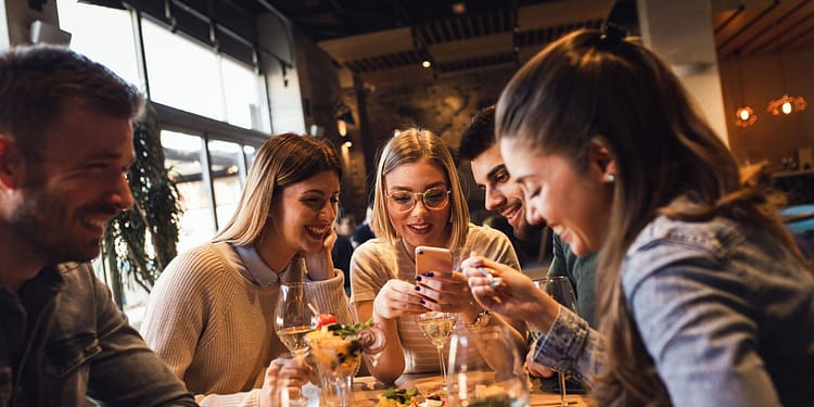 Ieșiri mai puține, așteptări mai mari. Cum s-a schimbat relația românilor cu restaurantele