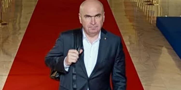 Postarea lui Bolojan care a strâns mii de comentarii și aprecieri „Fiți blând cu omul de rând, atât cât se va putea!”