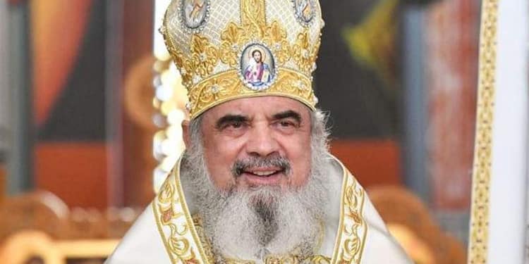 Patriarhul, mereu generos! Elevii cu 10 la Bac vor avea 5% reducere la cununii şi botezuri
