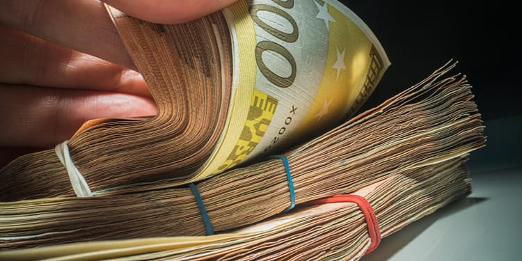 Percheziții la compania-mamă a BRD, în Paris și Luxemburg. Directori din Societe Generale, percheziționați la domiciliu. Patru arestări