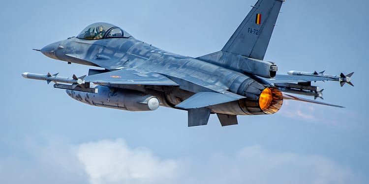 18 avioane de vânătoare F-16, cumpărate de România la prețul de 1 euro. Anunțul făcut de ministrul Apărării, în mijlocul conferinței de presă a lui Nicușor Dan