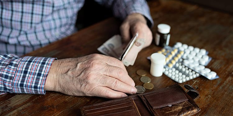 Pensionarii, îngenuncheați de măsurile de austeritate. Analist: „Statul ar fi trebuit să fie primul afectat de austeritate”