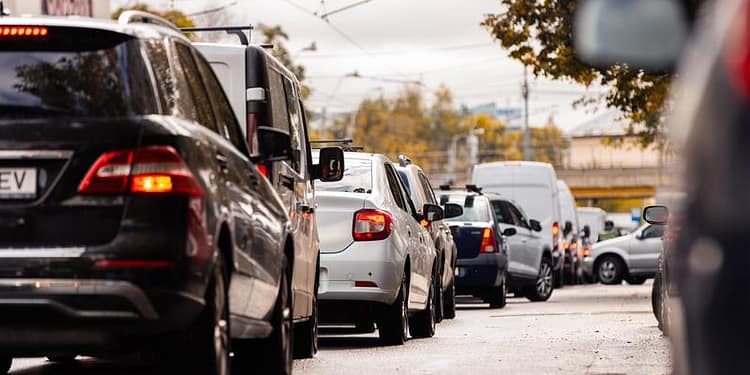 ULTIMA ORĂ Bucureștiul se pregătește să interzică cele mai poluante autovehicule – sunt vizate mașinile vechi și cele diesel. Va fi stabilită o zonă cu emisii reduse (LEZ)