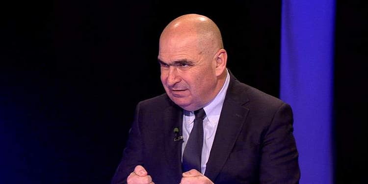Bolojan se dă exemplu de austeritate: ”Eu de ani de zile umblu cu o singură sprânceană!”