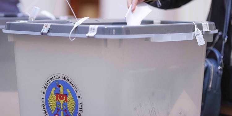 Sondaj în Republica Moldova: PAS conduce în opțiunile de vot, dar bătălia cu partidele pro-ruse se duce pentru aproape o treime din electorat