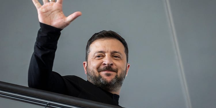 Puternic contestat, după ce a promulgat rapid legea care pune anticorupția pe butuci, Zelenski le face o promisiune ucrainenilor