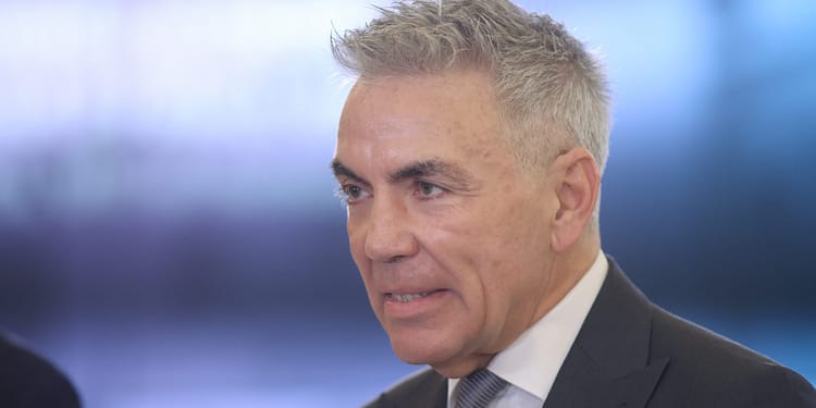 Cum și-au asigurat companiile vicepremierului Anastasiu protecția la ANAF: mită de peste 150.000 de euro plătită 8 ani la rând unui inspector pentru ca „totul să fie bine” / Date din dosar