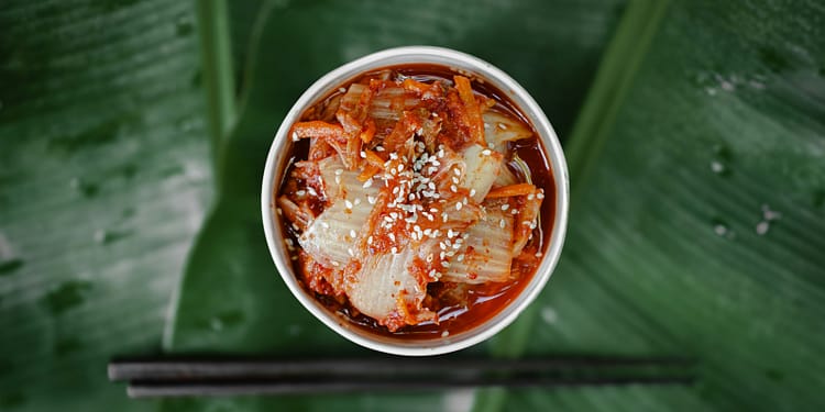 Kimchi făcut acasă, cu gust românesc: superalimentul asiatic care îți transformă sănătatea