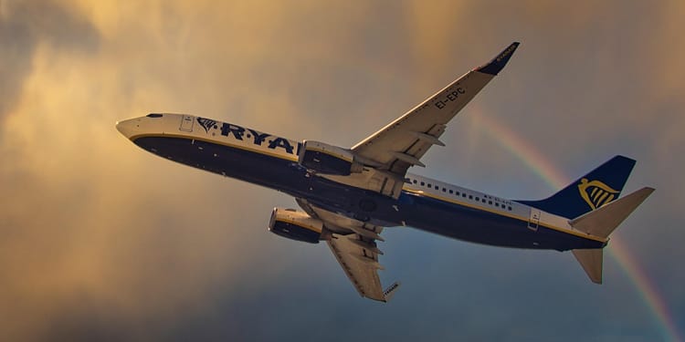Ce a pățit un pasager Ryanair după ce a vapat în toaleta avionului