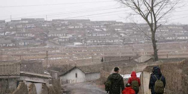 Muncitorii nord-coreeni trimiși în Rusia de Kim Jong-un lucrează în condiții de sclavie modernă. „Lucrează noaptea, pe întuneric, fără echipamente de protecție adecvate“