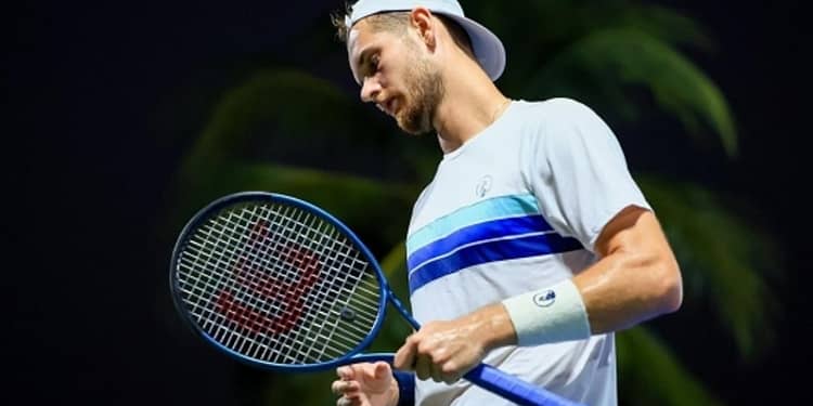 Un jucător de tenis a fost descalificat la un turneu din Grecia pentru că a făcut duș la pauză
