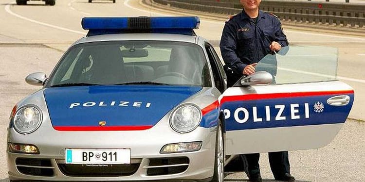 Băiat de 10 ani, uitat de părinți într-o benzinărie din Austria. Și-au dat seama că lipsește după jumătate de oră