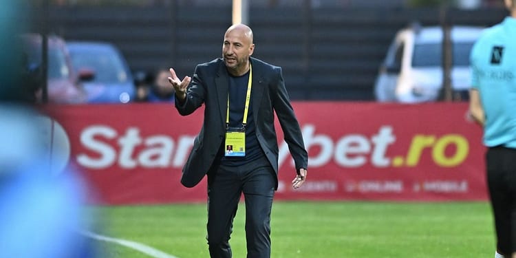 Robert Ilyeș a răbufnit la adresa arbitrului după eșecul cu Universitatea Craiova: „Dă, mă, 5%, cât trebuie să dai!”