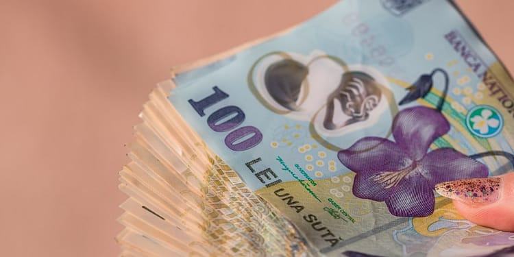 Salariile de nabab ale șefilor din ANRE, ASF și ANCOM vor fi reduse cu 30%