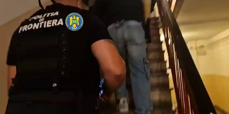 O fabrică clandestină de țigări, descoperită de DIICOT. Era operată de români, moldoveni și ucraineni