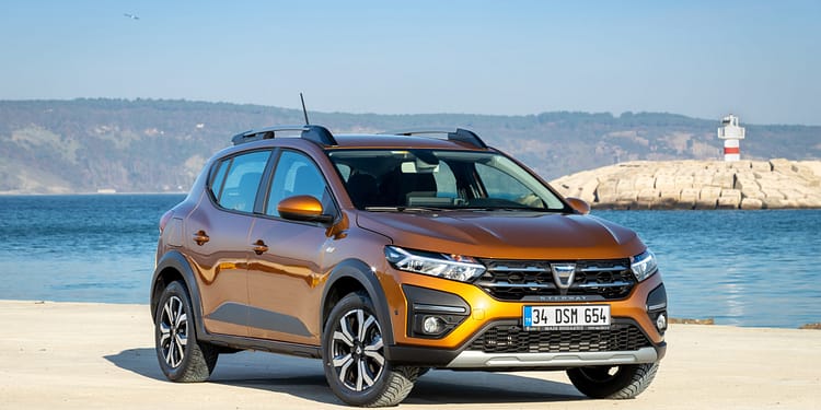 Dacia Sandero a fost din nou cea mai vândută mașină din Europa, în iulie. Ce modele a depășit și care este marele rival