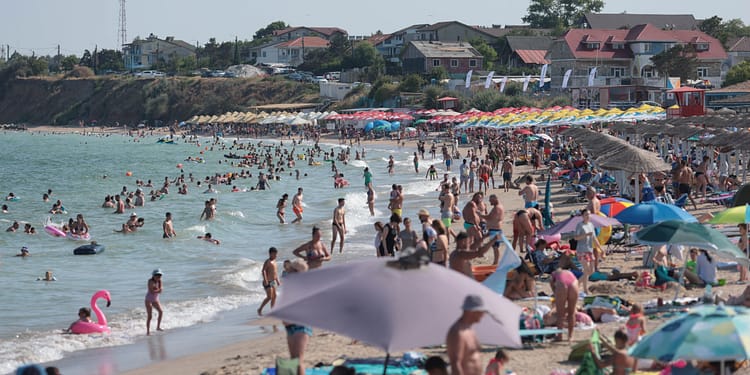 Litoralul pentru toți. Când începe programul și ce oferte propun agențiile pentru turiști