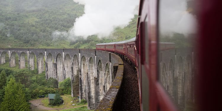 Kim Jong Un, în drum spre China cu un tren blindat care are 90 de vagoane. Pe drum, se va delecta cu vinuri franțuzești și homar proaspăt