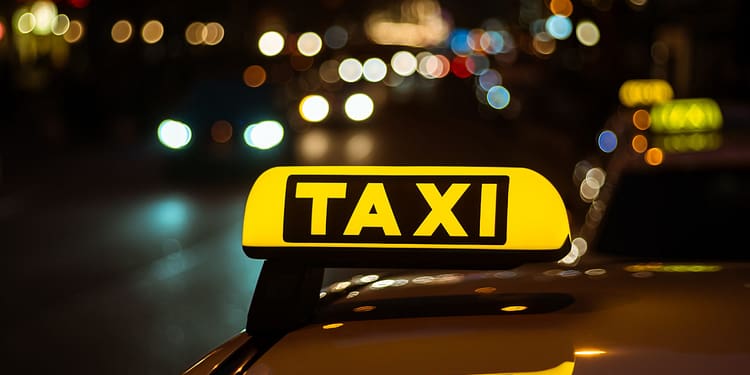 Taximetristă româncă, „legendă” în Ibiza: Sfidează de 20 de ani poliția și conduce propria rețea de șoferi