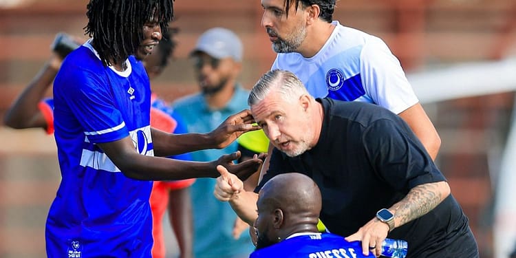 Laurențiu Reghecampf a debutat în campionatul din Sudan, într-un decor auster