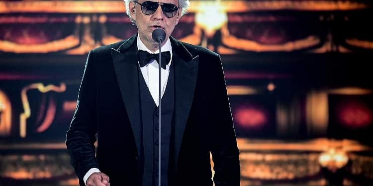 Surse. Andrea Bocelli va cânta în Piața Constituției după ce a fost mințit că e la Viena