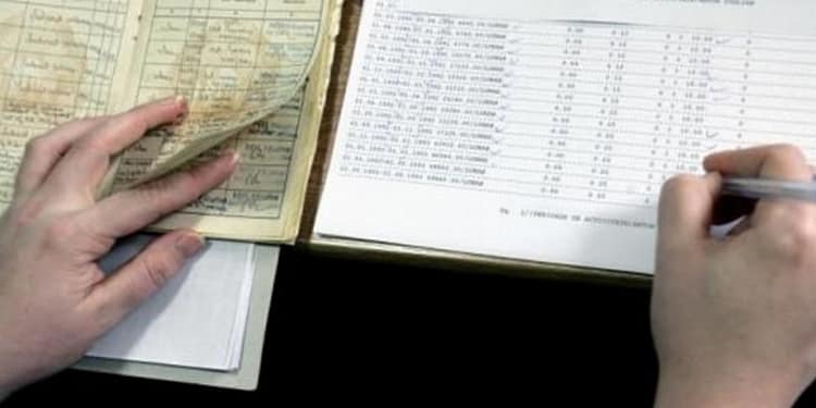 Merită să cumperi vechime în muncă? Pensia socială este cu 268 de lei mai mare decât asigurarea retroactivă