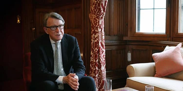 Ambasadorul britanic la Washington, demis cu scandal chiar înaintea vizitei lui Trump. Legăturile sale cu Jeffrey Epstein ar putea dinamita relaţiile cu SUA