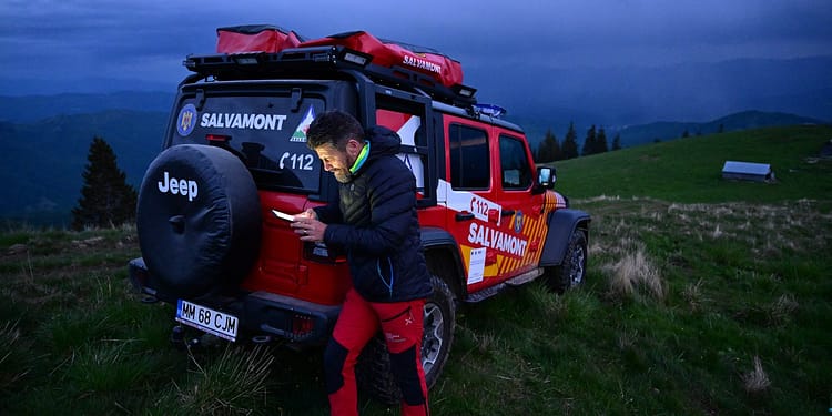 Trei tineri ucraineni care rătăceau de câteva zile prin Munţii Maramureşului au fost recuperaţi de salvamontişti / Greşeala pe care au făcut-o
