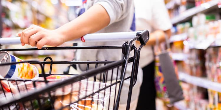 Contre în coaliţie pe renunţarea la plafonarea adaosului comercial la alimentele de bază: Guvernul confirmă decizia, PSD se opune