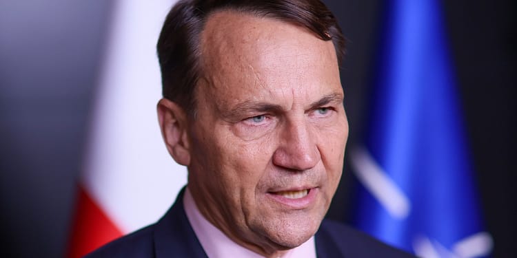 Ministrul de externe al Poloniei: „Dronele erau nefuncţionale, ceea ce îmi sugerează că Rusia a încercat să ne testeze fără a declanşa un război” / Keith Kellogg, sfat pentru europeni: Nu-l presaţi pe Trump!