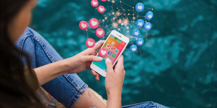 Cum să-ți protejezi mintea de conținutul toxic din social media: măsuri simple pentru a-ți păstra echilibrul mental