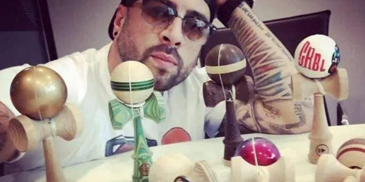 Kendama e din nou la modă după ce CRBL a anunţat că se lasă